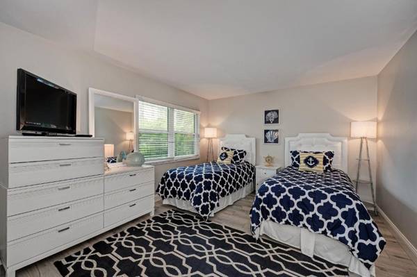 Sea Grape Inn 1- BEACHFRONT Property