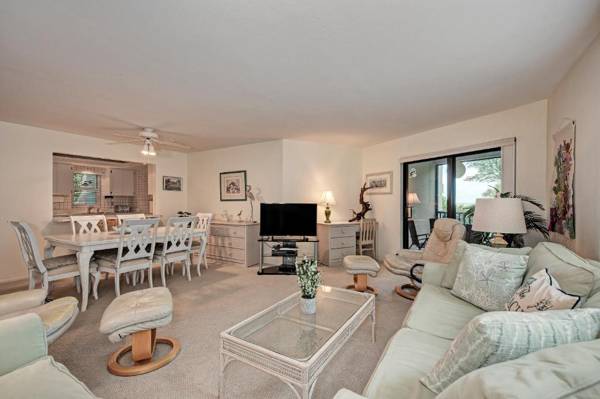 Sea Grape Inn 3 - BEACHFRONT Property