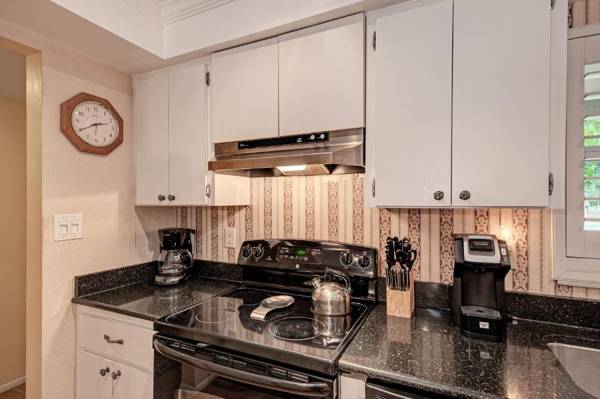 Sea Grape Inn 4- BEACHFRONT Property