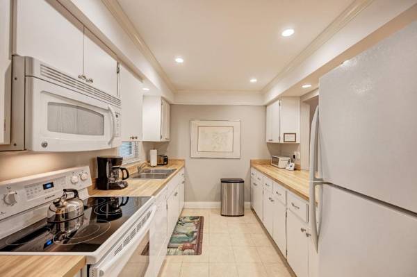 Sea Grape Inn 7 - BEACHFRONT Property