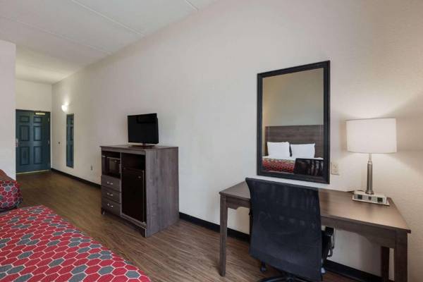 Workspace - Econo Lodge Inn & Suites - Marianna