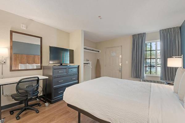 Workspace - Extended Stay America Suites - Miami - Airport - Blue Lagoon