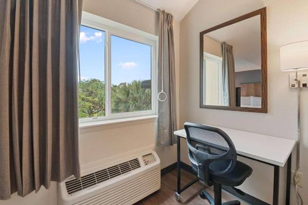 Workspace - Extended Stay America Suites - Miami - Airport - Miami Springs