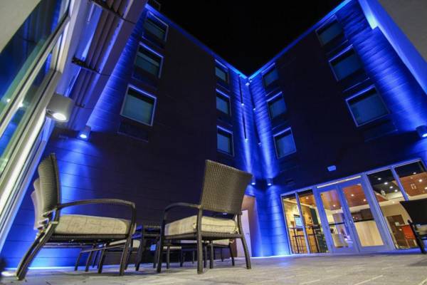 Holiday Inn Express & Suites Miami Airport East an IHG Hotel