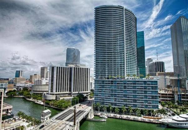 Luxury 5star Condo at 34th floor Icon Brickell 1 bed one bath