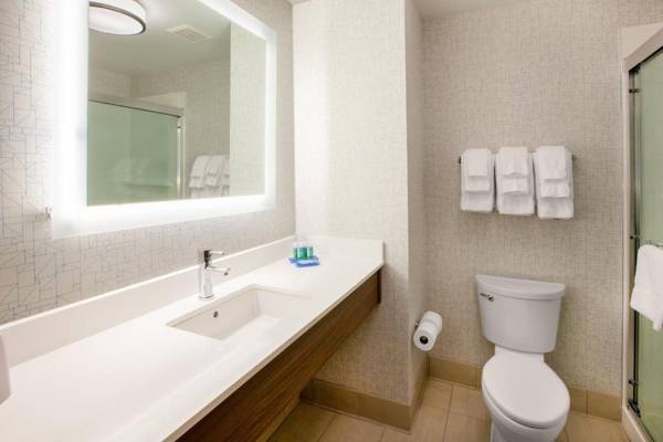 Holiday Inn Express Doral Miami an IHG Hotel