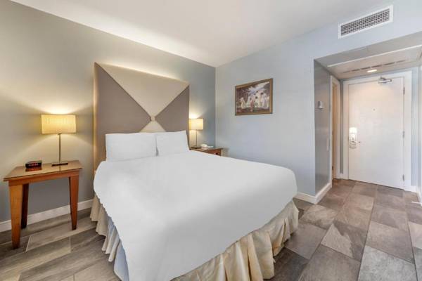 La Flora Powered by LuxUrban