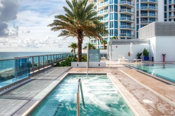 Churchill Suites Monte Carlo Miami Beach