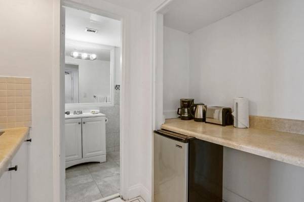 Miami Beach Apartments by MiaRentals