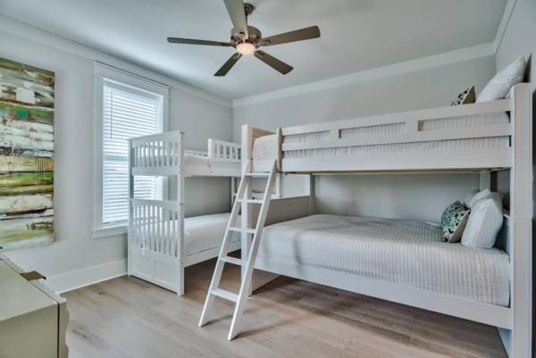 Majestic New 3-Story Home just 8-Mn Walk to Beach Free Wi-Fi Community Pool Access Pets Welcome!