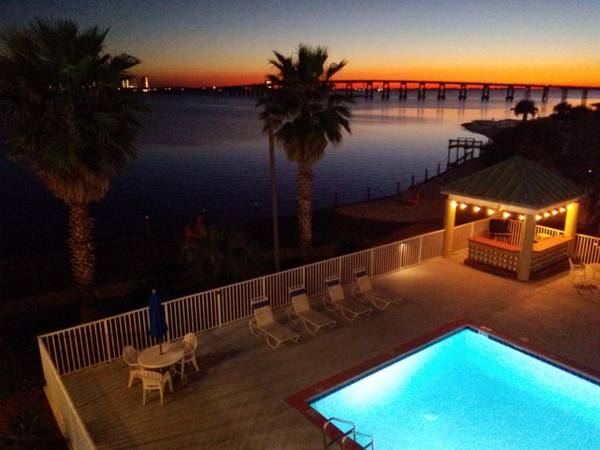 Best Western Navarre Waterfront