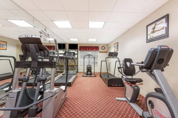 Hawthorn Suites by Wyndham Lake Buena Vista a staySky Hotel & Resort