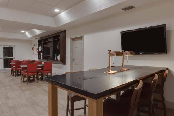 Holiday Inn Express & Suites Orlando International Airport an IHG Hotel