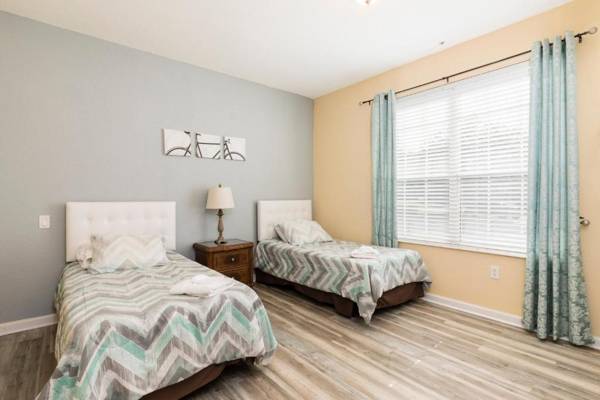 4Br 2Bath Condo Balcony 5min Conv Center 2087ft