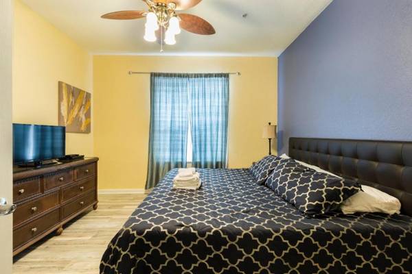 4Br 2Bath Condo Balcony 5min Conv Center 2087ft