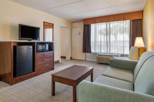 Quality Inn and Suites Riverfront