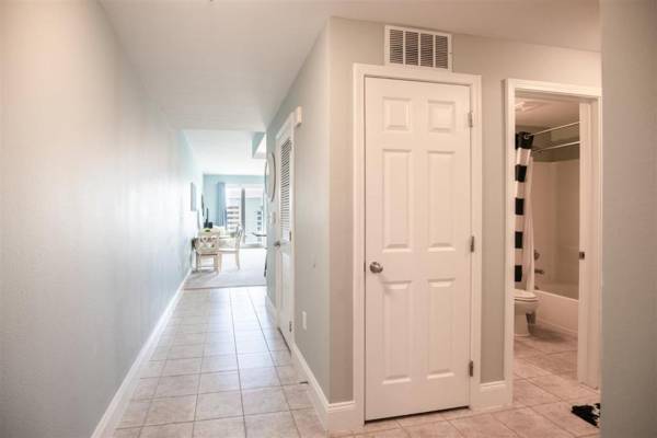 Laketown Wharf 810