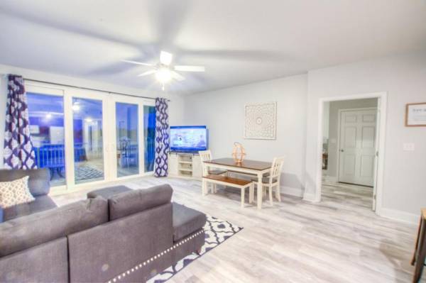 BRAND NEW!Laketown Wharf 233! Beautiful 3 BD Great Amenities And Great Location