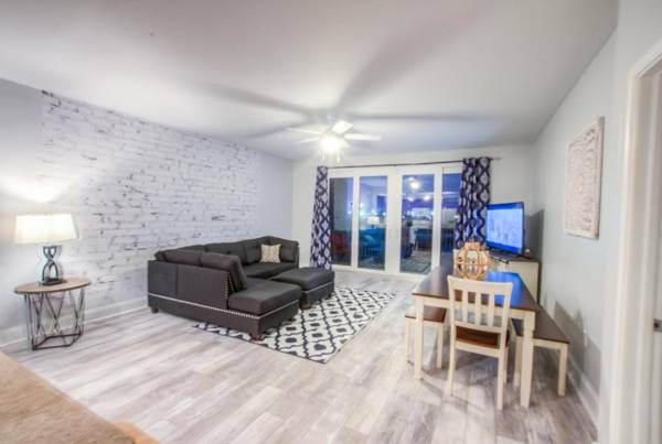 BRAND NEW!Laketown Wharf 233! Beautiful 3 BD Great Amenities And Great Location