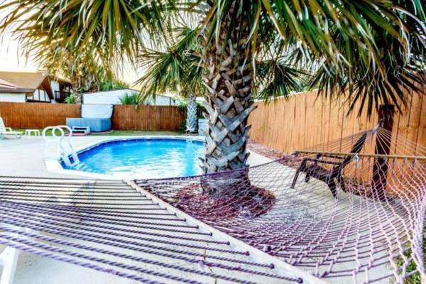 Gulf View Home - Private Pool and Hot Tub!