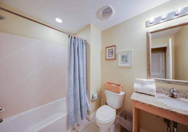 Splash Resort Condos by TO