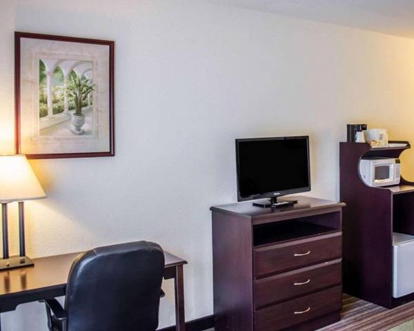 Workspace - Quality Inn & Suites Pensacola Bayview