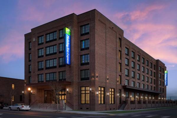 Holiday Inn Express Pensacola Downtown an IHG Hotel