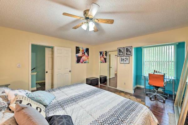 Workspace - Bright Pensacola Townhome with Screened Patio!
