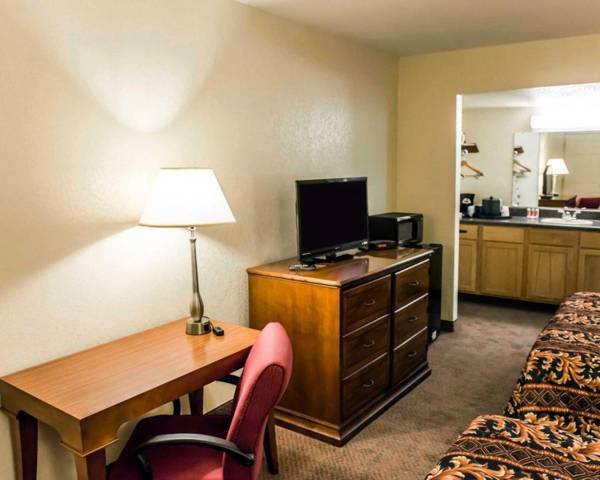 Workspace - Econo Lodge Perry