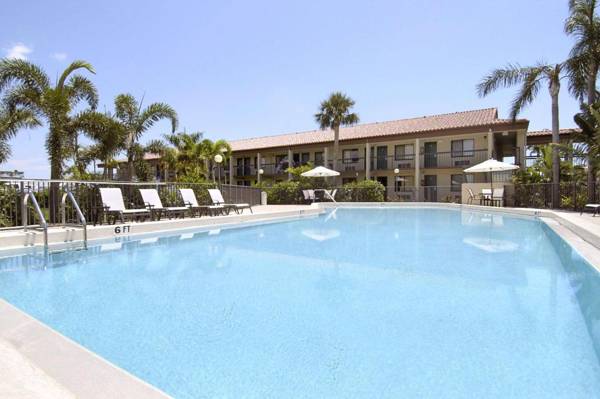 Super 8 by Wyndham Riviera Beach West Palm Beach