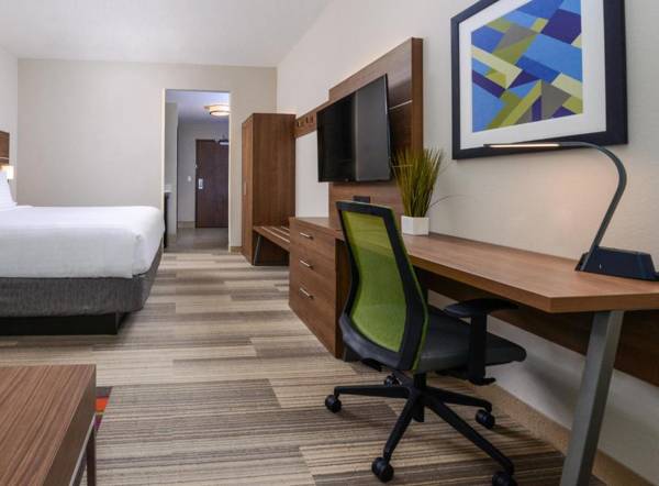 Workspace - Holiday Inn Express & Suites - Ruskin an IHG Hotel