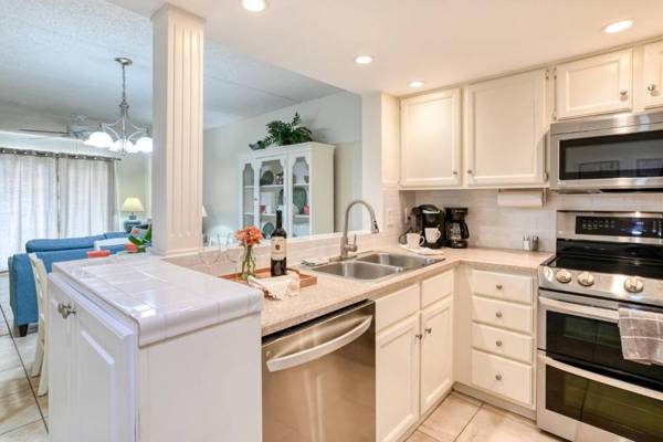 Ocean and Racquet 8110