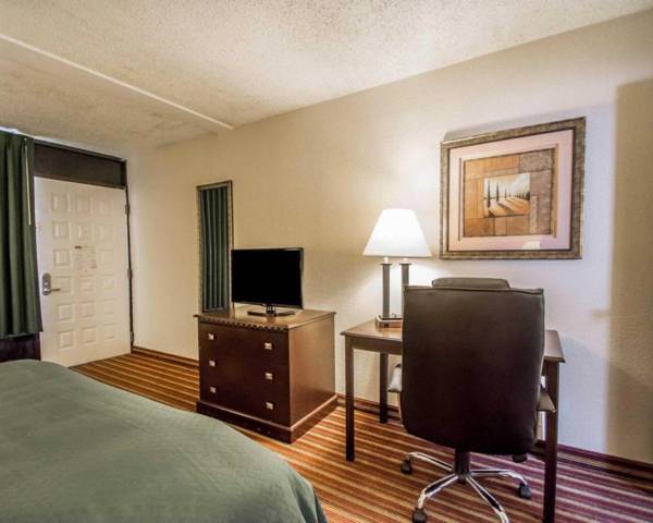 Workspace - Quality Inn & Suites At Tropicana Field