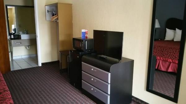 Days Inn by Wyndham St. Petersburg Central