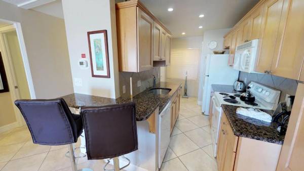 413 Madeira Norte Condo