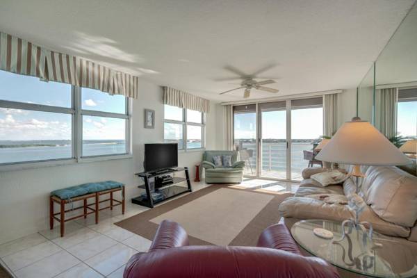 Bahia Vista 17-881 2 Bedroom Sleeps 6 Near Beach WiFi Heated Pool Spa