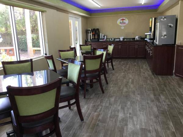 Super 8 by Wyndham Sarasota Near Siesta Key