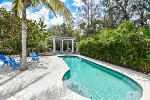 Crescent Street Villas by Beachside Management