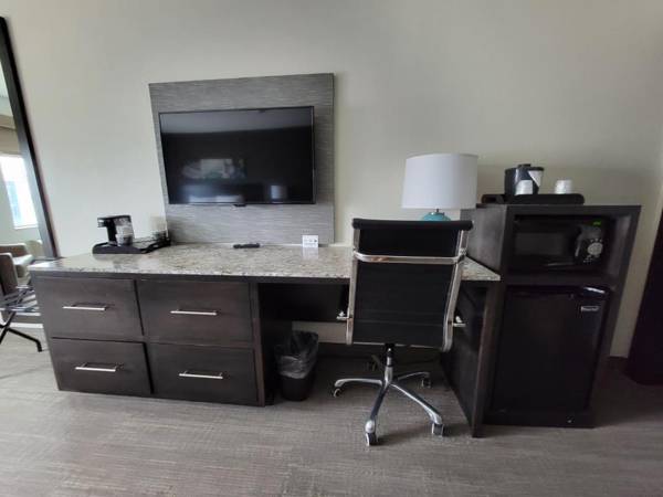 Workspace - Magnolia Pointe; BW Signature Collection
