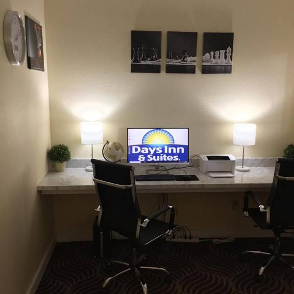 Workspace - Days Inn & Suites by Wyndham Tallahassee Conf Center I-10