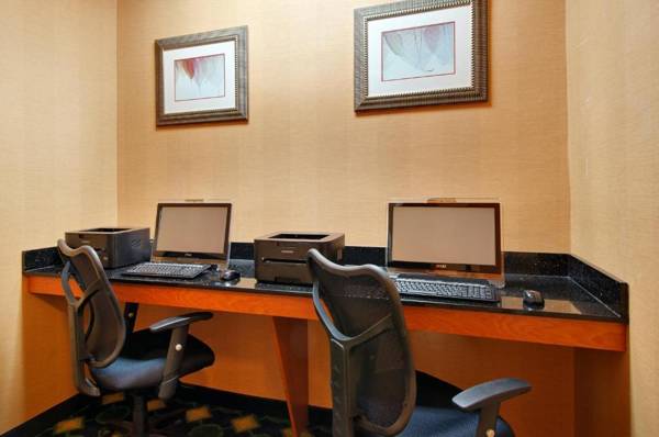 Workspace - Fairfield Inn and Suites by Marriott Tampa North