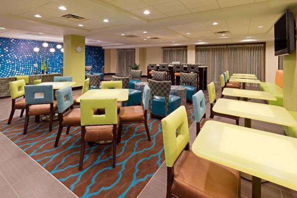 La Quinta Inn & Suites by Wyndham Tampa North
