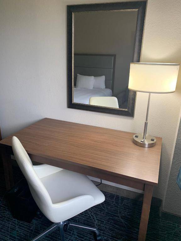 Workspace - DoubleTree by Hilton West Palm Beach Airport
