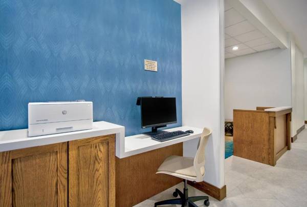 Workspace - Fairfield by Marriott Inn & Suites Orlando at FLAMINGO CROSSINGS® Town Center