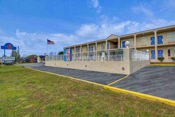 Motel 6-Americus GA