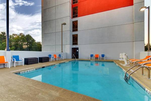 Holiday Inn Express & Suites Atlanta Perimeter Mall Hotel an IHG Hotel