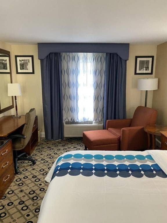 SureStay Plus Hotel by Best Western Atlanta Airport South