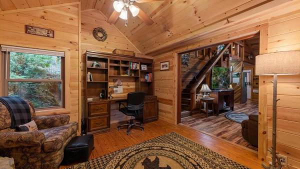 Workspace - Hideaway Cabin on the Creek with Hot tub and more