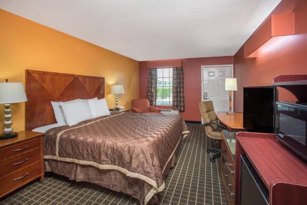 Travelodge by Wyndham Commerce GA Near Tanger Outlets Mall