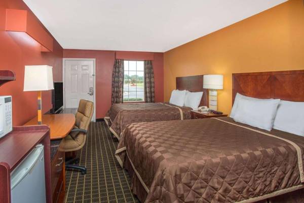 Workspace - Travelodge by Wyndham Commerce GA Near Tanger Outlets Mall